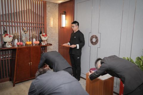 罗湖区委统战部副部长、工商联党组书记叶志伟一行到东升国际调研