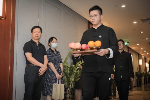 罗湖区委统战部副部长、工商联党组书记叶志伟一行到东升国际调研