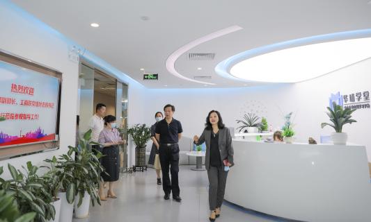 罗湖区委统战部副部长、工商联党组书记叶志伟一行到东升国际调研