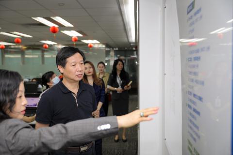 罗湖区委统战部副部长、工商联党组书记叶志伟一行到东升国际调研