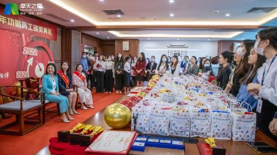 “ 感恩有你 · 一路相伴 ”东升国际10年功勋员工颁奖典礼圆满举办